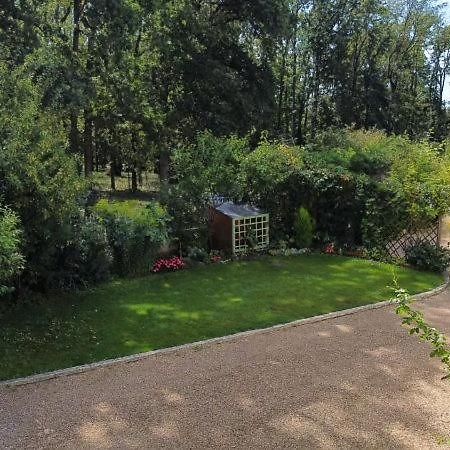 Logis Du Lievre D'Or Bed & Breakfast Montbazon Bagian luar foto