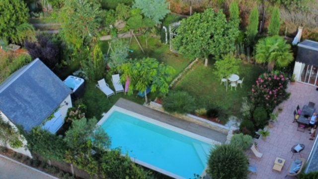 Logis Du Lievre D'Or Bed & Breakfast Montbazon Bagian luar foto