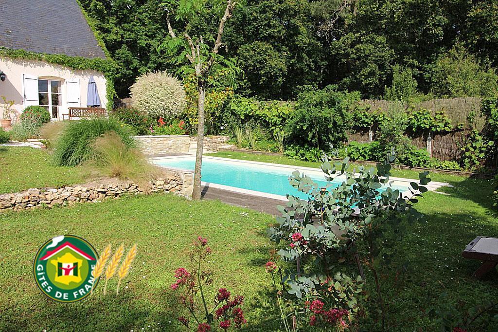 Logis Du Lievre D'Or Bed & Breakfast Montbazon Bagian luar foto
