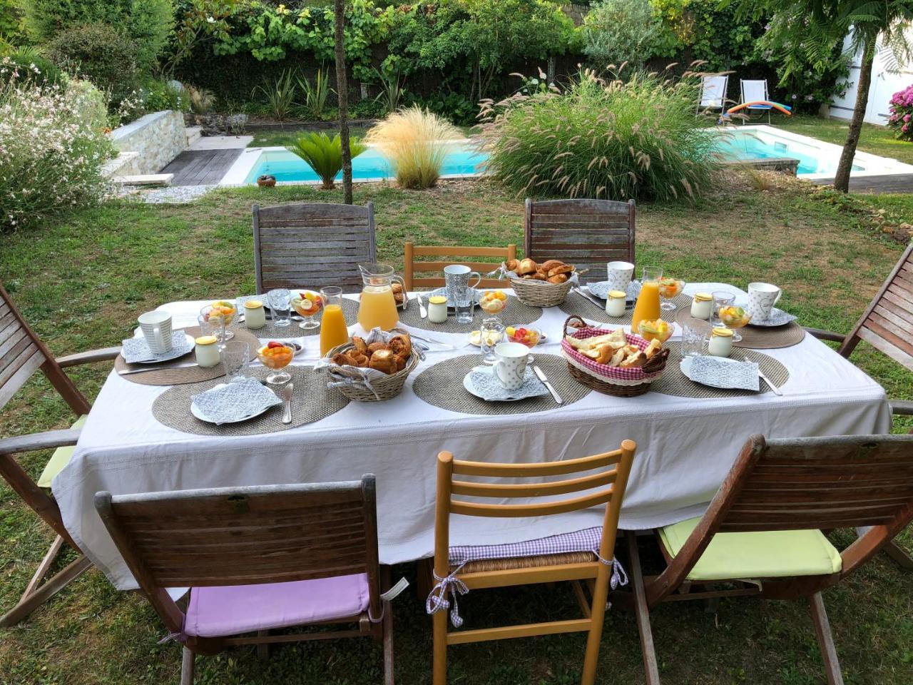 Logis Du Lievre D'Or Bed & Breakfast Montbazon Bagian luar foto