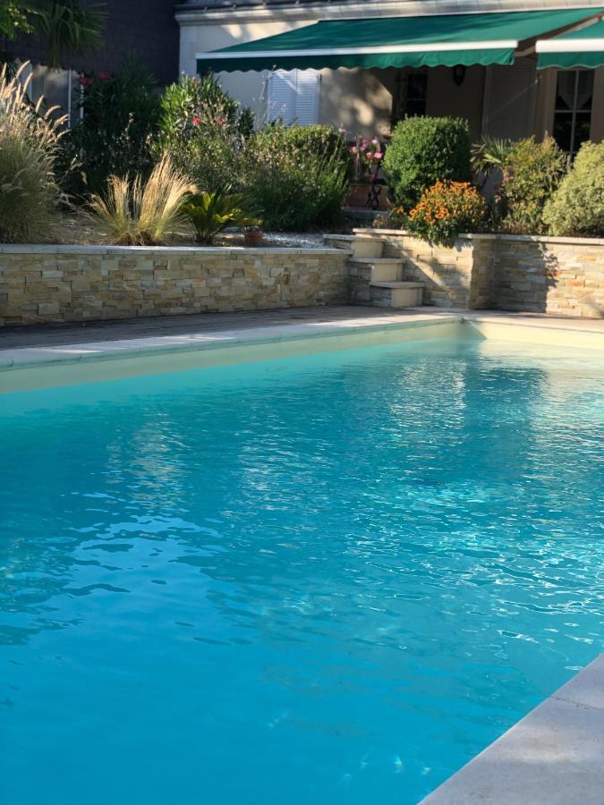 Logis Du Lievre D'Or Bed & Breakfast Montbazon Bagian luar foto